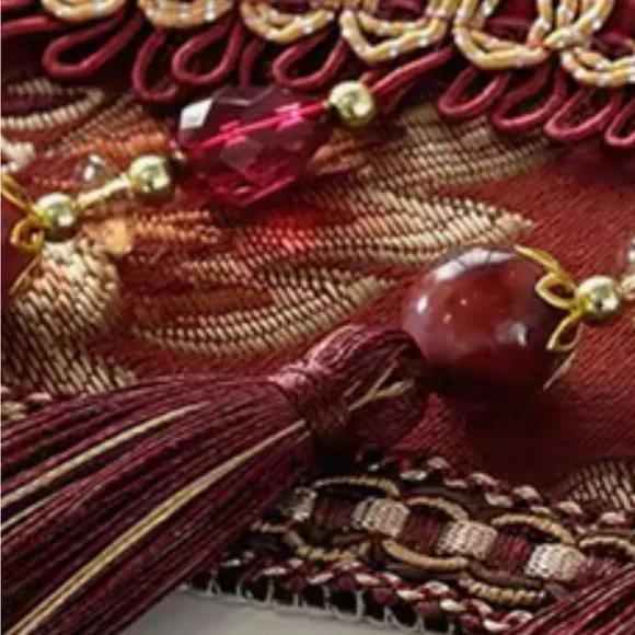 TABLE-RUNNER High end Tassels Beaded Burgundy Gold Fall Holiday Elegance NWOT - Picture 2 of 7